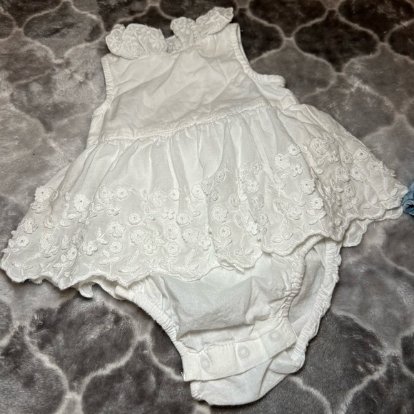 BabyGAP 2-Piece Baby Bubble Shorty One-Piece & Eyelet Bodysuit Dress/ Size 3-6M - Picture 4 of 9